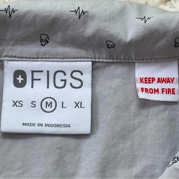 Figs Heart Gray Lounge Top novelty print long sleeve button up Size M - Picture 5 of 8